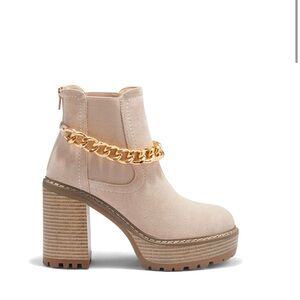 ✨ NY & Co Women's Tan Suede Ankle Boots with Gold Chain ✨